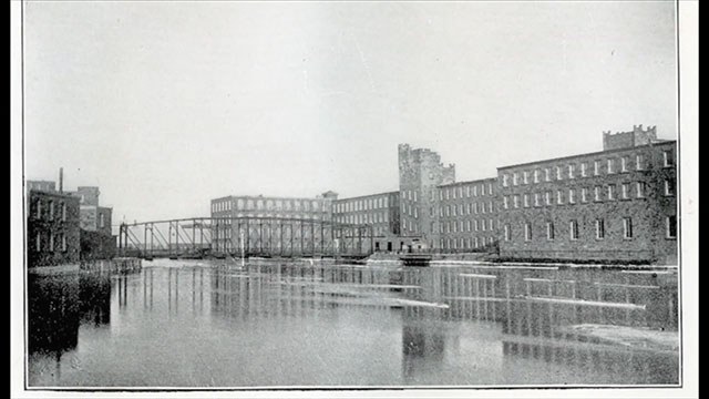Photo de l'usine et du canal.
