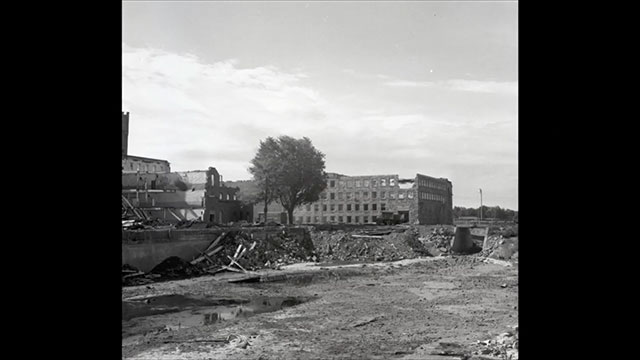Photographie de l'usine en démolition.